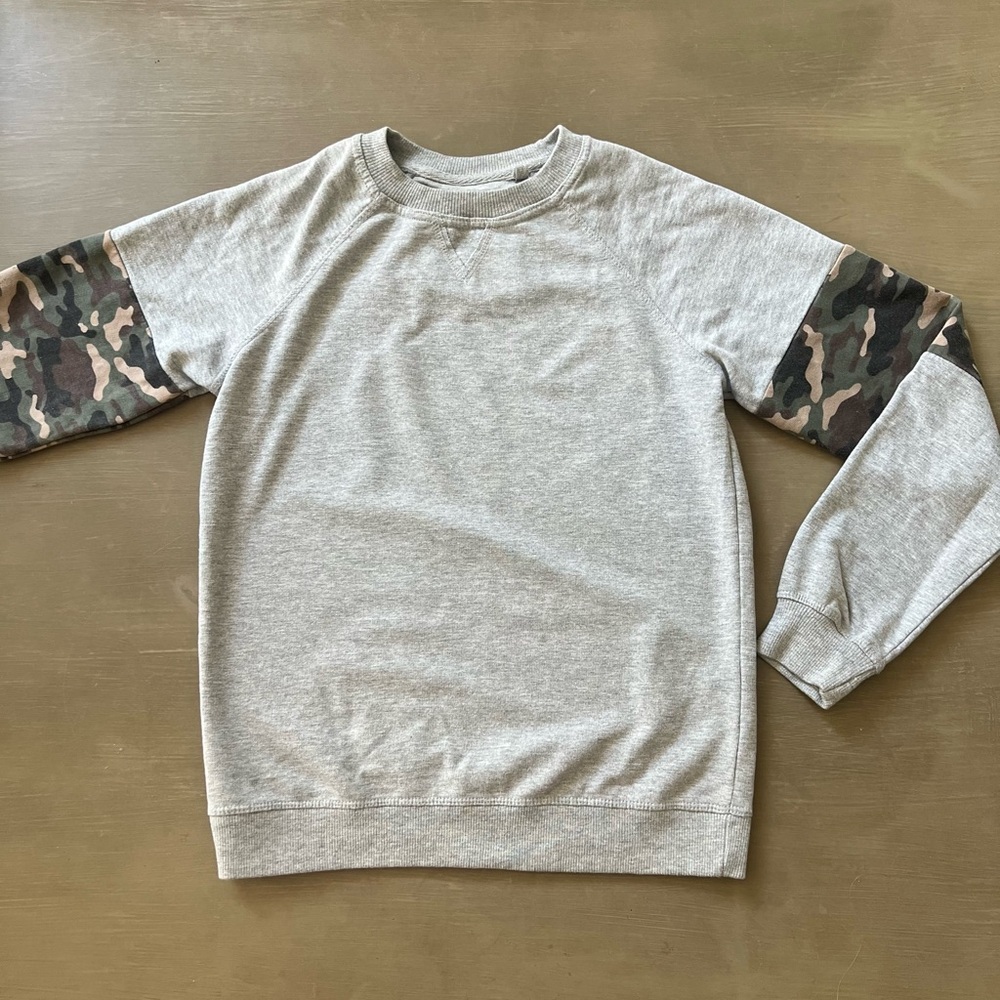 Hudson Kids camouflage gray sweatshirt Medium